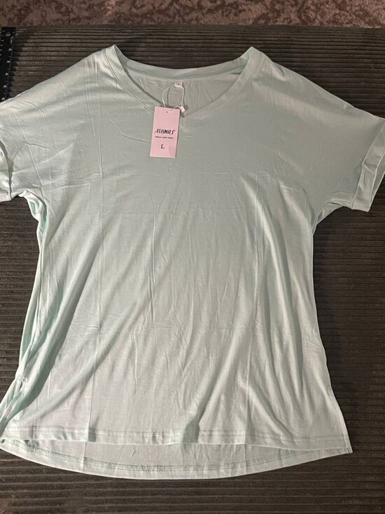 Women's Light Aqua Green Short Sleeve V-Neck T-Shirt Size L - Picture 1 of 6